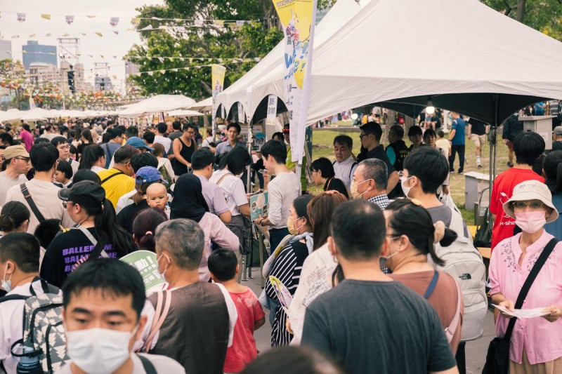 日本國際城市於高雄龍舟市集設攤推廣城市特色。 圖:高雄市行國處/提供
