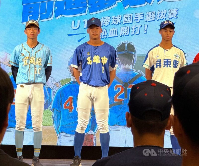普門中學捕手張育豪（中）為2024年亞洲青棒錦標賽台灣代表隊成員，此次國手選拔賽玉山盃青棒賽，張育豪再被選入高雄市聯隊。對於將來要挑戰旅外還是投入中職選秀，張育豪表示，旅外仍是首選，但最後決定要等打完玉山盃再評估。中央社記者謝靜雯攝  114年6月2日   