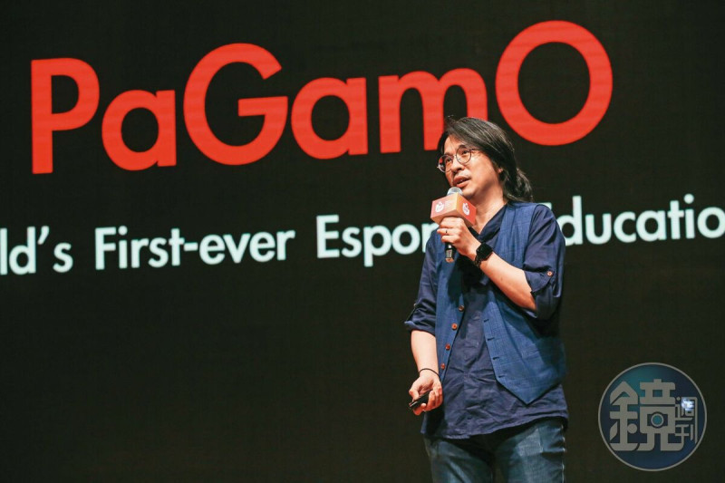 葉丙成在2014年成功開發數位學習程式PaGamO，之後陸續拿下美國教學創新大獎冠軍、經濟部總統創新獎。   圖：鏡週刊提供