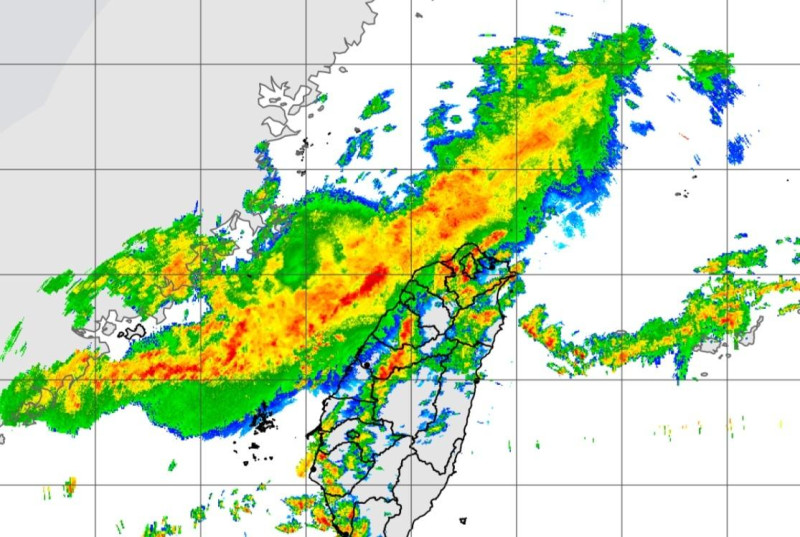 梅雨鋒面今早開始掃過北台灣。   圖：中央氣象署