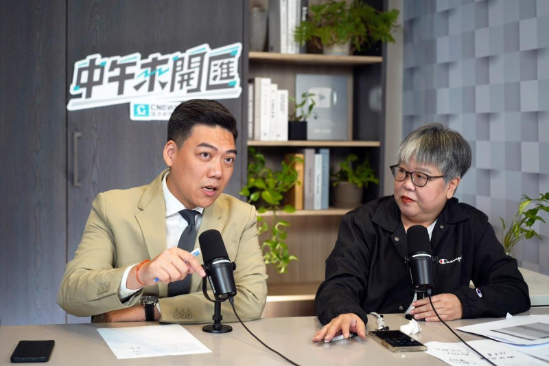 罷瑤領銜人賴苡任今在政論live直播節目《中午來開匯》專訪自爆黃呂錦茹曾說動「組織」收1萬份連署書。   圖：CNEWS匯流新聞網提供