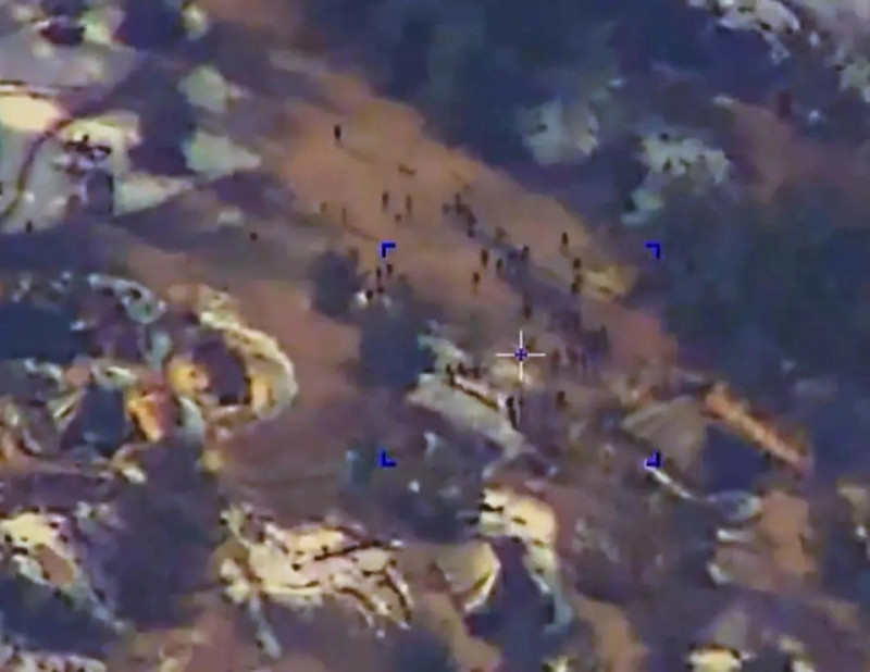 烏軍在蘇梅的訓練基地遭到俄軍伊斯坎德爾導彈重擊，傷亡慘重，烏克蘭因此撤換陸軍司令。   圖：翻攝自 騰訊新聞
