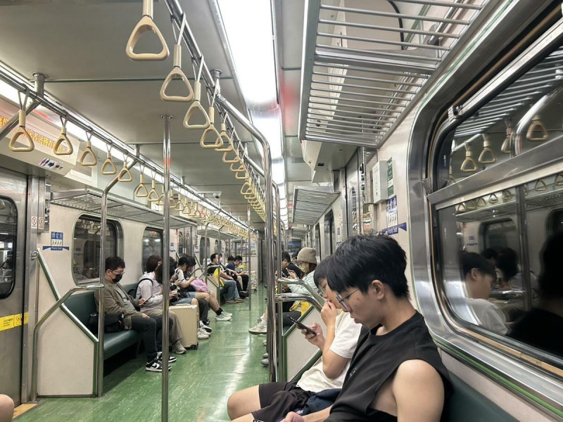 台鐵公司未來將研議針對冷氣溫度訂定從業人員指引，針對不同部分列車冷氣效能訂定不同的起始溫度。（台鐵車廂示意圖）   圖：林岑韋／攝