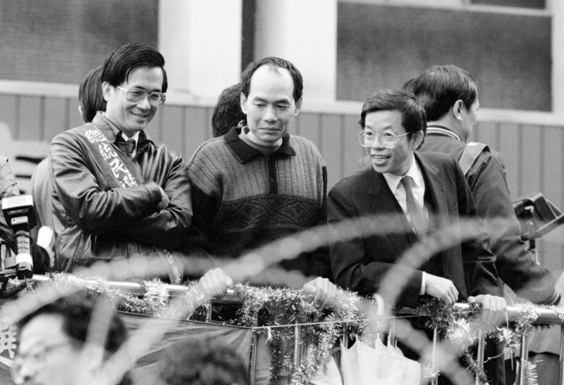 林正杰、陳水扁、謝長廷在台北市議會並稱「黨外三劍客」。 圖:邱萬興提供 林正杰、陳水扁、謝長廷在台北市議會並稱「黨外三劍客」。 圖:邱萬興提供