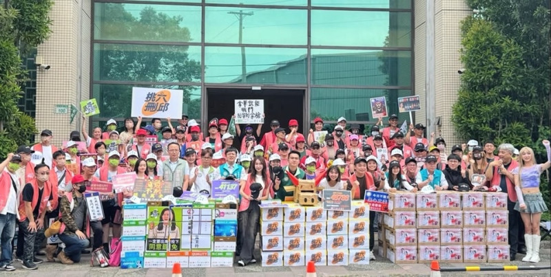 桃園罷團三區（桃1牛煦庭、桃3魯明哲、桃4萬美玲）發表「三階起跑聯合聲明」，宣布罷免行動即日起進入第三階段。   圖：取自「萬罷了沒啦-桃園第四選區」臉書（資料照）