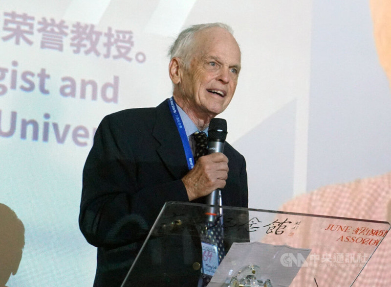 美國知名漢學家林培瑞（Perry Link）2日出席洛杉磯六四紀念館的開幕，談到1989年的六四天安門事件對中國社會影響深遠。中央社記者林宏翰洛杉磯攝  114年6月4日   圖：中央社提供