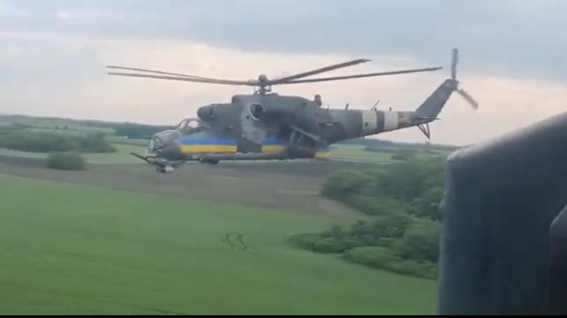 編入烏軍作戰序列的Mi-24V／Mi-35「Hind-E」攻擊直升機。   圖：翻攝自 X