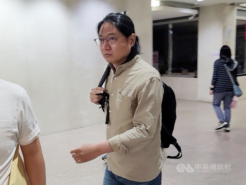 前台北市建管處郭姓股長（圖）於任職期間，查處餐廳違規使用及新增違建物時涉嫌放水並收賄，遭檢廉搜索約談，台北地檢署4日上午諭令郭男以新台幣15萬元交保。中央社記者謝幸恩攝  114年6月4日   