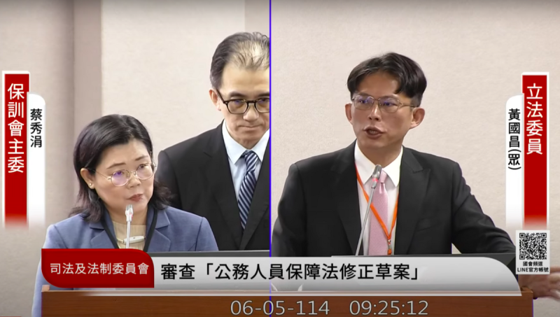 考試院秘書長劉建忻在立院委員會備詢時,因體力不支暈眩昏倒。 圖:翻攝自國會頻道