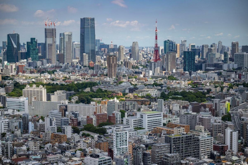 日本國立社會保障暨人口問題研究所原估，日本年出生人數將在2039年跌破68萬，如今實際情況提早15年出現，讓人口危機的警鐘更加響亮。   圖:翻攝自X帳號@Forbes