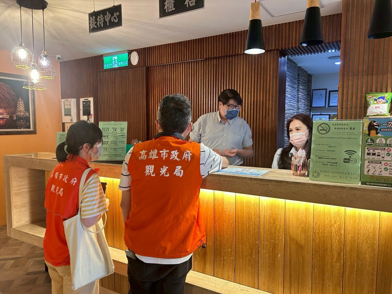 高市觀光局接獲投訴後立刻啟動旅宿現場調查。   圖：高雄市觀光局/提供