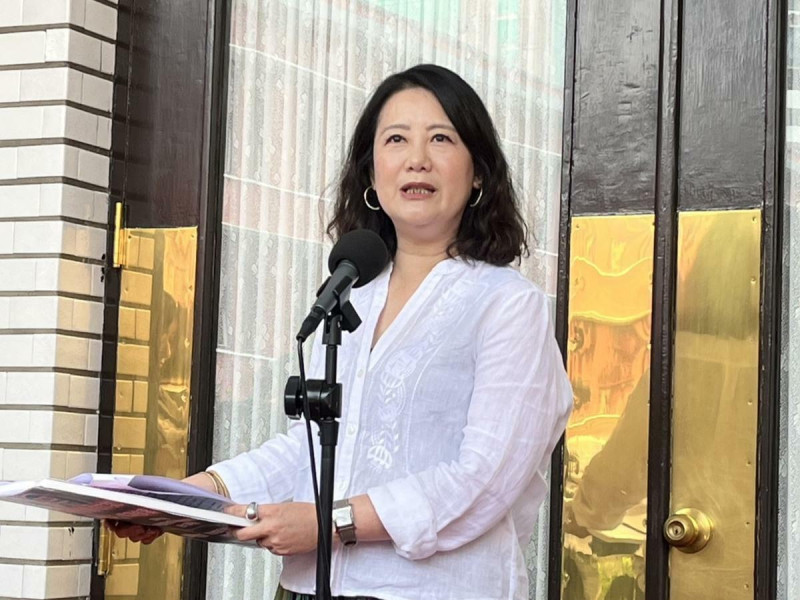 賴苡任非領銜人仍堅持送件，綠委吳思瑤批，為了參選鋪路已讓國民黨人不滿。   圖：金大鈞/攝