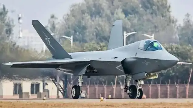 6 月 5 日，據巴基斯坦空軍高級官員透露，中國已決定提前六個月交付由瀋陽飛機工業集團研製的第五代隱形戰鬥機殲-35。   圖:翻攝自天眼看亞太