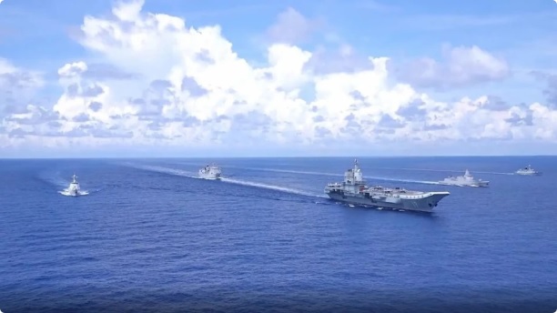 解放軍可以調動南部戰區的山東號航母,使其「北上支援」南海地區,應對可能與美軍發生的衝突。 圖:翻攝自 騰訊網 軍武次位面