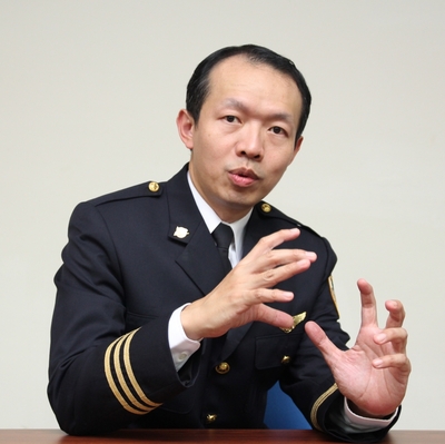 移民署今(6)日公布高階主管人事異動，內政部核定該署副署長由主任秘書謝文忠陞任。   圖：移民署提供