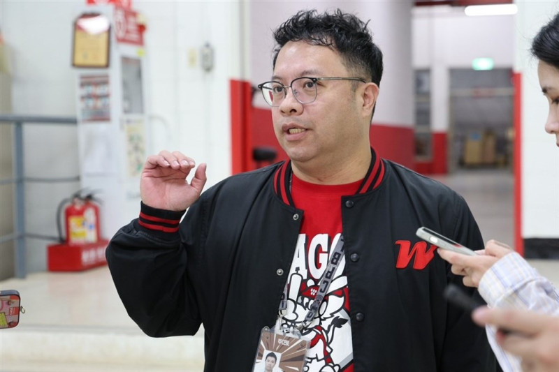 中職味全龍隊領隊丁仲緯（圖）證實，新洋投已在程序中，新洋投年齡30歲左右，有美職大聯盟資歷、是右投手，去年還有在美職小聯盟3A出賽。（味全龍隊提供）   