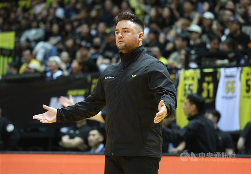 台灣職業籃球大聯盟（TPBL）新北國王總教練萊恩（Ryan Marchand）（圖），7日獲選為年度教練。（中央社檔案照片）   