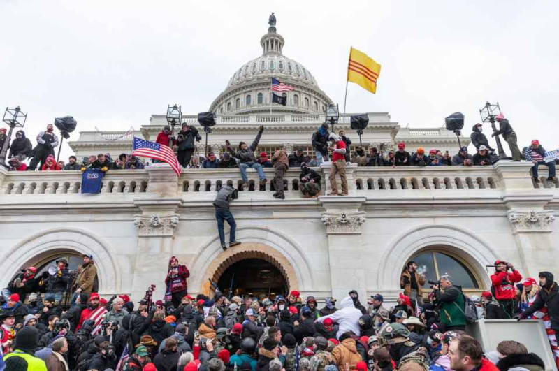 美國移民暨海關執法局(ICE)前(6)日在加州洛杉磯展開針對非法移民的掃蕩行動,導致民眾群起抗議並爆發衝突。 圖:翻攝自X @WesSmith