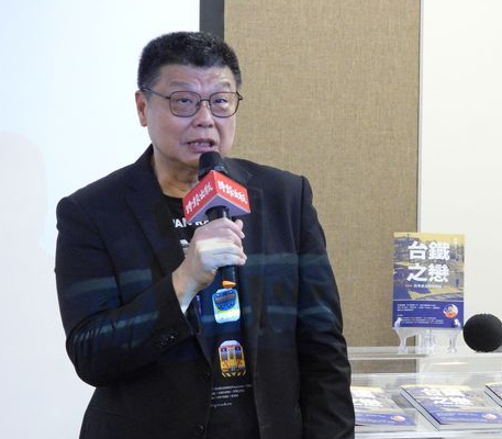 台鐵公司董事長杜微7日發表新書《台鐵之戀：改革成長的笑與淚》，細談其在台鐵由基層做起，到最後晉升為董事長並推動台鐵公司化改革過程。   圖：台鐵公司／提供