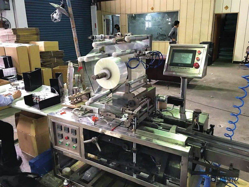 2019年破獲的二林私菸工廠內的製菸機械器材，極為精緻高階，但負責人遭偷梁換柱，疑涉造假詐騙查緝獎金。   圖：（海巡署提供）