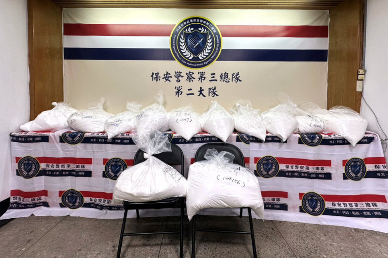 橋頭地檢署1月間偵破運毒集團利用空運走私300多公斤喪屍煙毒案，查獲12包含有依托咪酯的包裹，檢方初估該批毒品約可製成300萬顆喪屍煙彈，經偵查依運輸第二級毒品未遂等罪嫌起訴6人。（橋頭地檢署提供）中央社記者張已亷傳真114年6月10日   