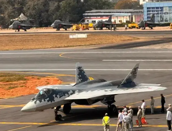 近日，俄羅斯向印度提出一項軍事技術合作計畫，建議雙方聯合生產第五代戰機蘇-57E。   圖:翻攝自胖哥洞察