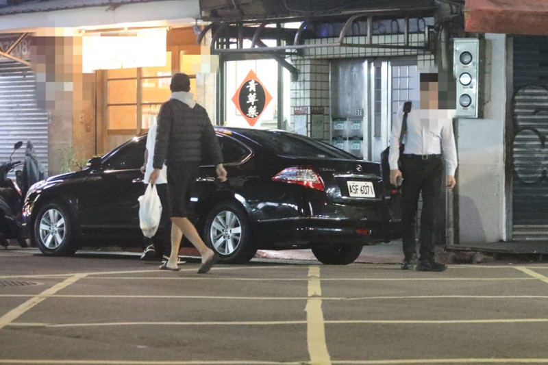 侯漢廷爆料史哲搭公務車去推拿診所。 圖:翻攝自侯漢廷臉書