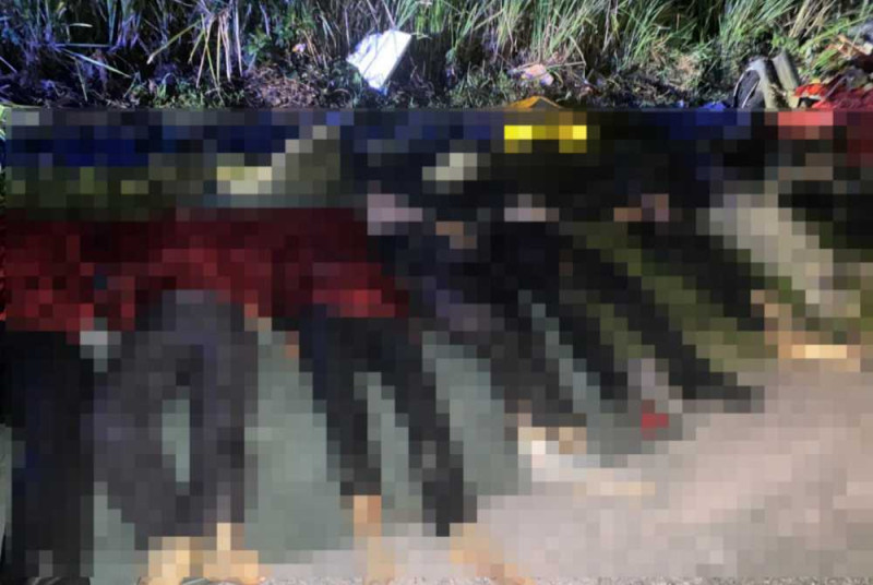 9 日凌晨,馬來西亞霹靂州格里克(Gerik)發生一起嚴重車禍,造成 15 人喪生,27 人受傷。 圖:翻攝自臉書