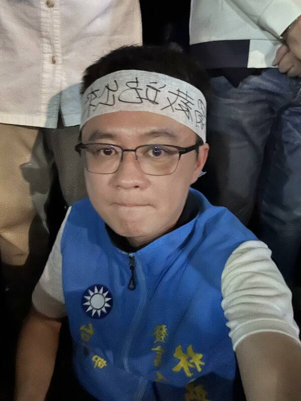 國民黨台北市黨部發言人林岳龍疑涉共諜案，10日遭調查局國安站帶回依《國家安全法》罪嫌偵辦。   圖：翻攝「臉書」林岳龍粉絲專頁