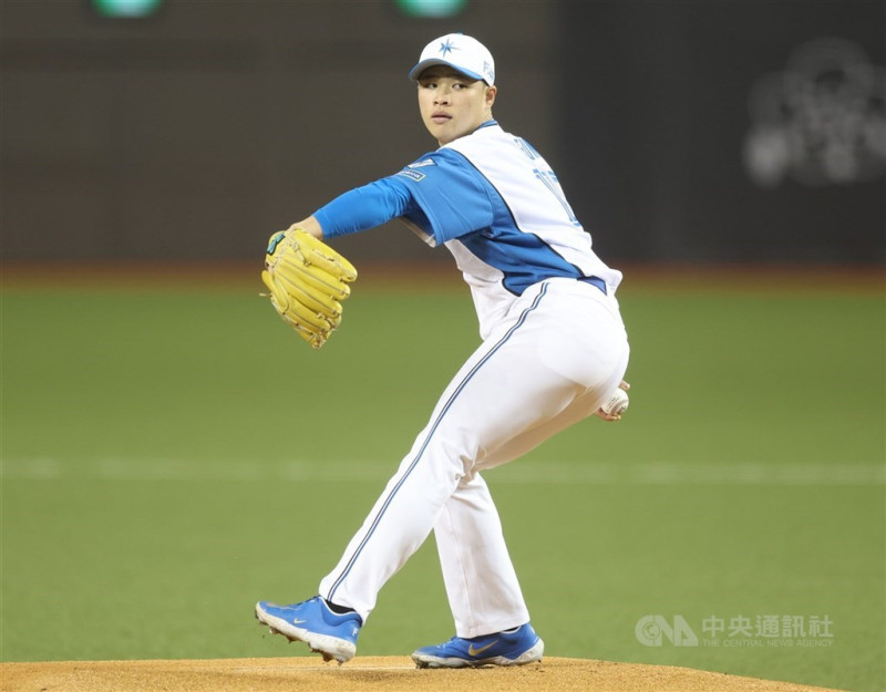 日職北海道日本火腿鬥士隊20歲台灣投手孫易磊（圖）10日對東京養樂多燕子隊中繼登板，連續投出2次四壞保送退場，失掉1分、無關勝敗。（中央社檔案照片）   
