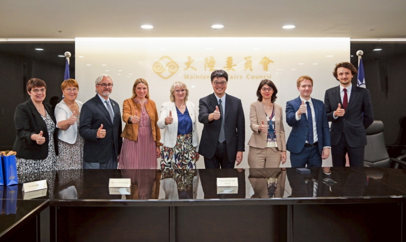 大陸委員會主委邱垂正10日接見法國國民議會友台小組訪團。 圖:陸委會提供