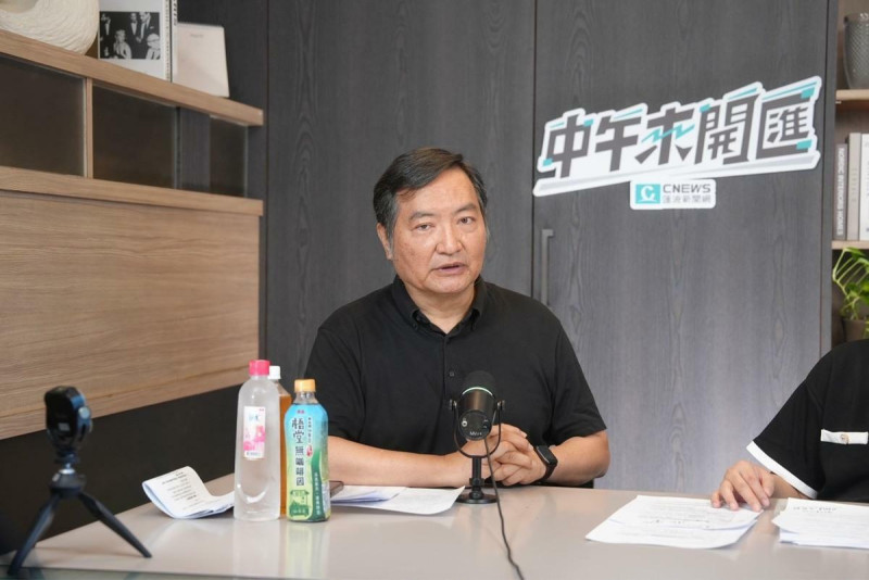 前行政院發言人羅秉成今（11）日接受主持人黃光芹《CNEWS匯流新聞網》政論live直播節目《中午來開匯》專訪。   圖：《CNEWS匯流新聞網》提供