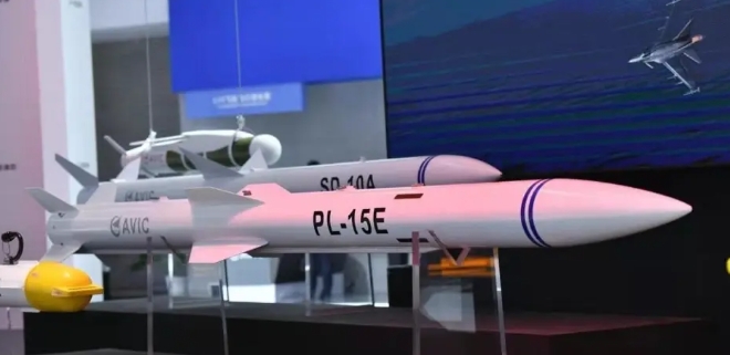 中國解放軍外銷版的霹靂-15E(PL-15E) 。   圖 : 翻攝自藍星筆記
