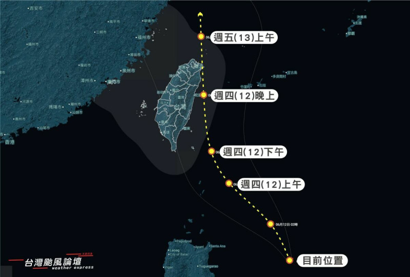 94W預計12日下午進入東部外海,並在今晚至13日清晨間通過宜蘭、花蓮與台北間的區域。 圖:翻攝自「台灣颱風論壇|天氣特急」