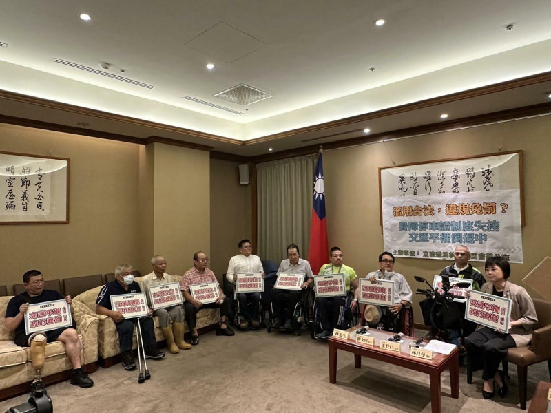 民進黨不分區立委林月琴與身障人士舉行身障停車證記者會   圖：林月琴辦公室提供