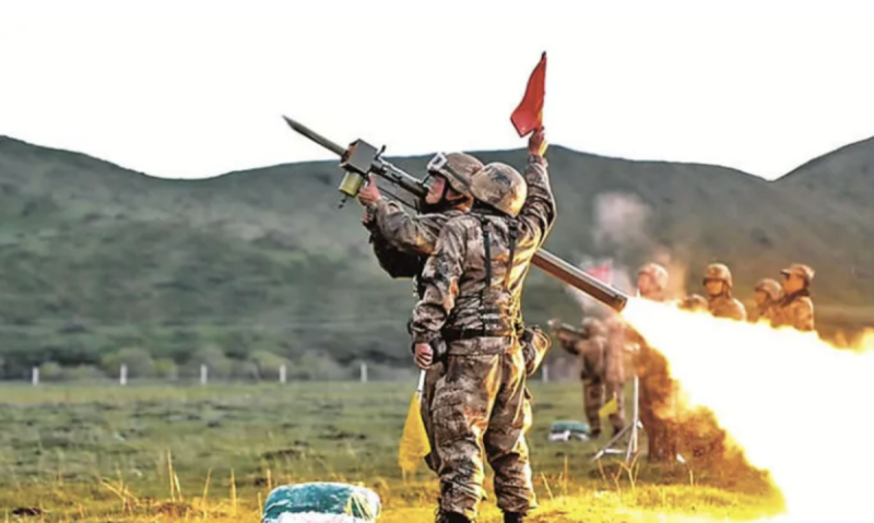 報導引述消息指出,擊落該機的武器極可能是中國製造的「FN-6」型肩射防空飛彈。 圖:翻攝自 X 地球編輯 報導引述消息指出,擊落該機的武器極可能是中國製造的「FN-6」型肩射防空飛彈。 圖:翻攝自 X 地球編輯