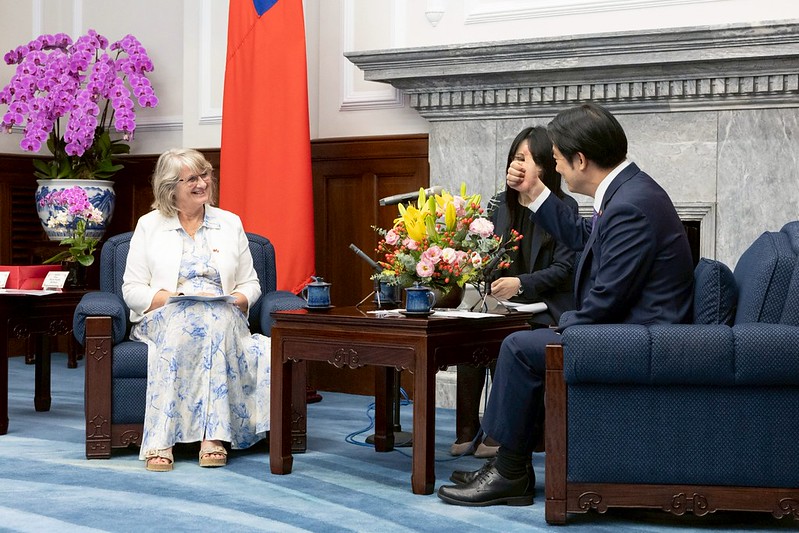 賴清德接見法國國民議會友台小組主席帕媞斯黛（Marie-Noëlle Battistel）等一行人。   圖：總統府提供
