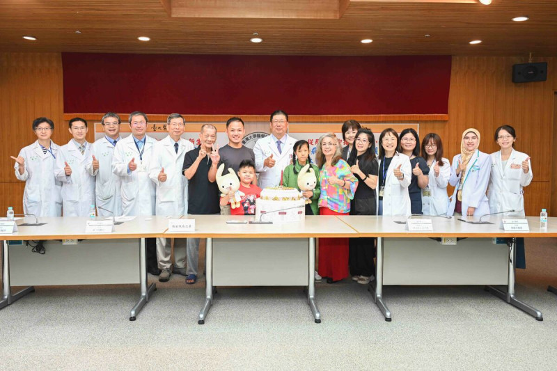 台大醫院助兩名印尼童換肝重生，展現醫療實力與人道關懷，並入選外交部醫療宣傳片素材。   圖：台大醫院／提供