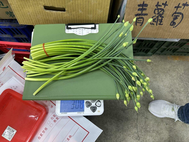 台北市府衛生局本次共抽查51件蔬果,其中韭菜花農藥殘留量超標。 圖:台北市政府/提供