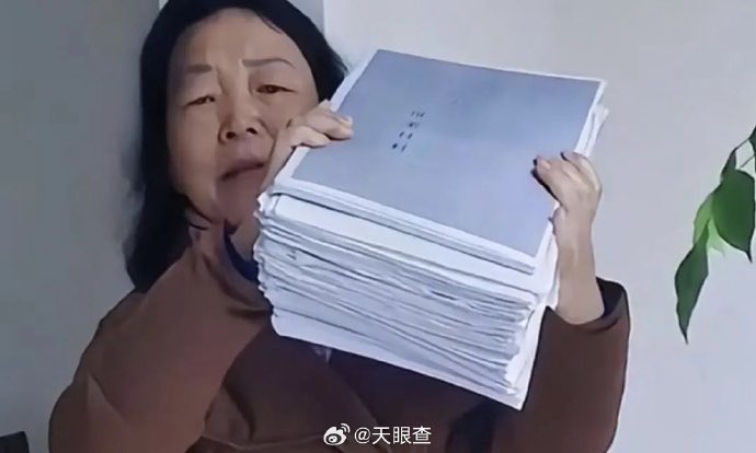 中國湖南省長沙市中南大學湘雅第二醫院腎移植科實習醫生羅帥宇墜樓死亡事件，家屬還原電腦資料後發現多達1119頁、約16斤重的舉報資料，內容直指醫院副主任劉翔峰團隊涉嫌醫療腐敗、非法器官交易。   圖：翻攝「X」@wangzhian8848