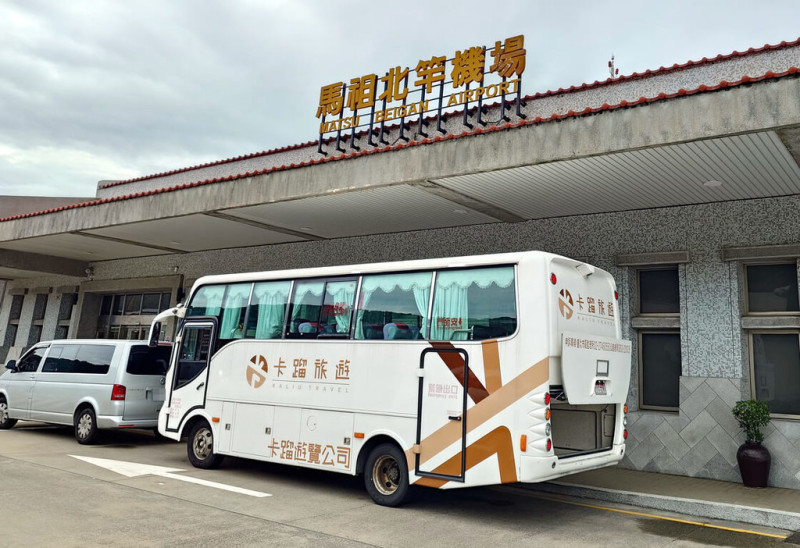 連江縣交旅局14日表示,因天候不佳致海空交通受阻,統計目前滯留馬祖人數約300人,預計15日將申請4架次軍機助疏運。圖為北竿機場外觀。 圖 : 民眾/提供