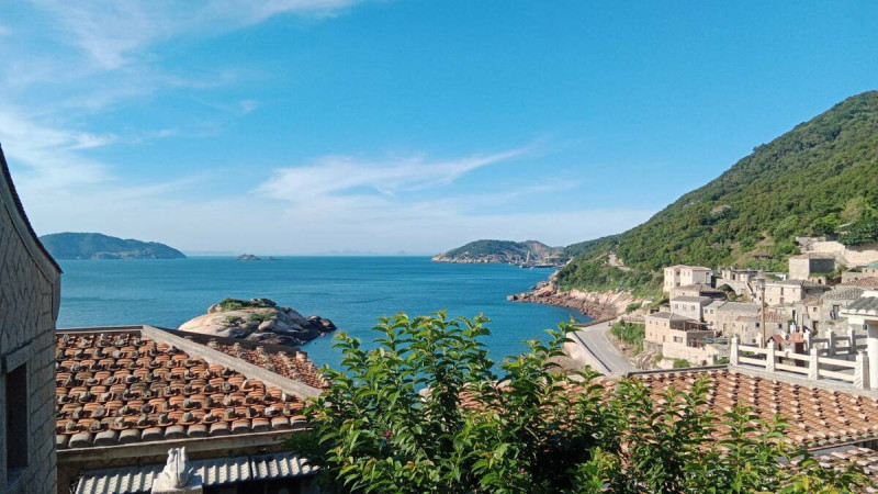 「芹壁」有「馬祖地中海」之稱，舊名「鏡港」，又稱「鏡澳」，是馬祖閩東建築最具代表性的聚落。   圖：孫家銘攝