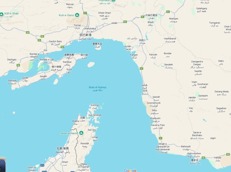 荷莫茲海峽（Strait of Hormuz）戰略位置重要，外界憂心若遭封鎖，油價可能飆升至每桶120到130美元。   圖/取自google map