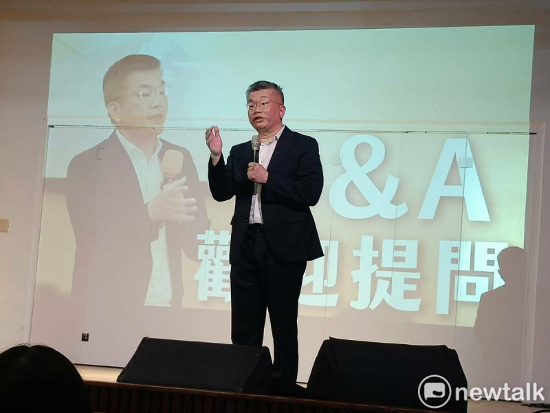 蔡其昌以中職會場身分，回母校東海大學參加政治系舉辦的講座。   圖：唐復年/攝