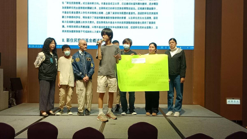 新住民基本法交流座談會各組代表輪番上台發表討論成果。 圖:孫家銘攝