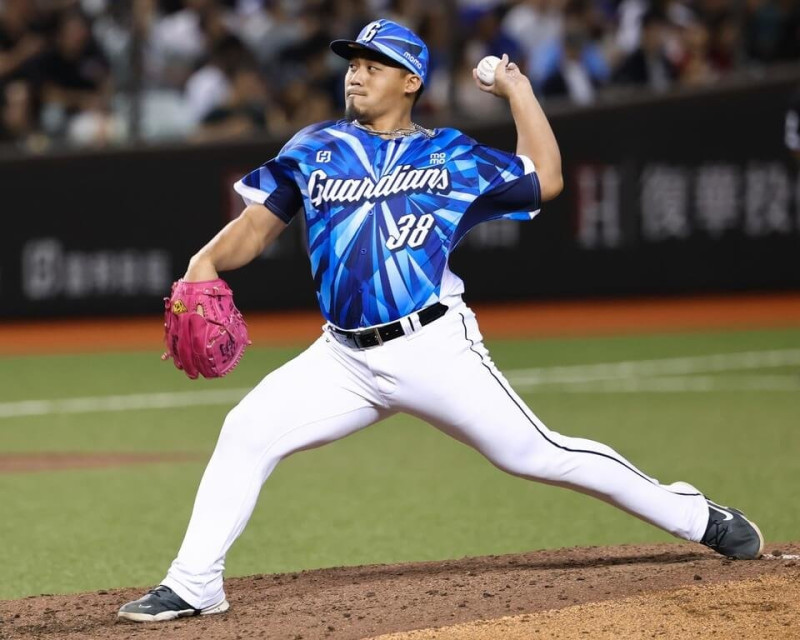 中華職棒富邦悍將隊投手李吳永勤目前本季22場出賽，場次超越前5個球季總和，他對此表示，教練團給機會和舞台就會好好把握，享受每一次出賽。圖為李吳永勤14日出賽畫面。（富邦悍將提供）中央社記者謝靜雯傳真  114年6月15日   