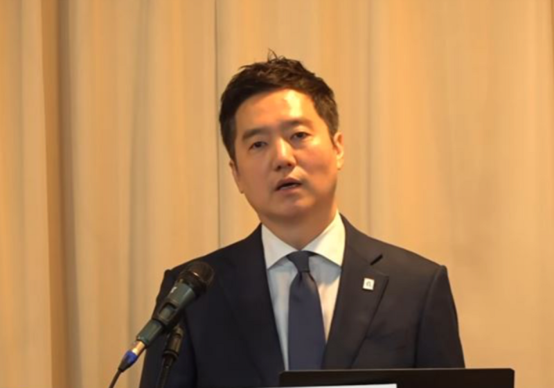 「橫豎研究所」竟無視法院判決,仍在直播中提到金秀賢,最終遭警方上門警告。 圖:翻攝自橫豎研究所YT頻道