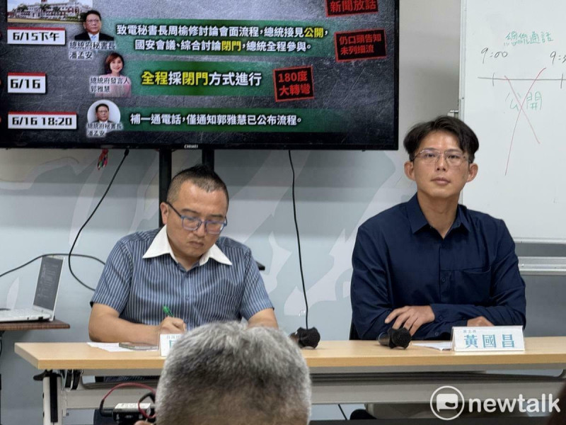 民眾黨主席黃國昌（右）、黨秘書長周榆修（左）。   圖：周煊惠 / 攝