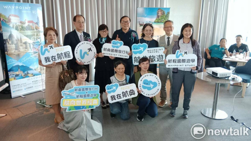 各界來賓共同見證「蘭嶼志願醫療服務合作計畫」簽字。 圖:孫家銘攝