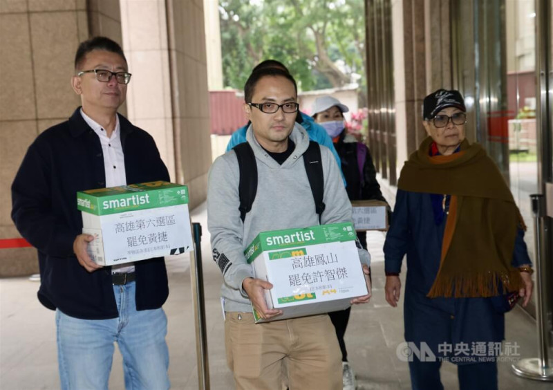 高雄雙罷劫總站負責人徐尚賢（前中）。（中央社檔案照片）   